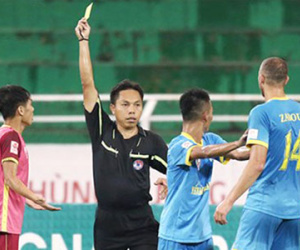 "Bão" vẫn còn vần vũ V-League