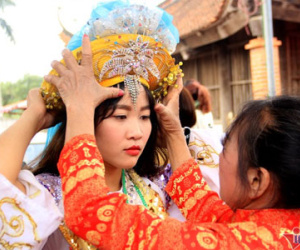 Cả làng tổ chức kén rể cho nữ tướng