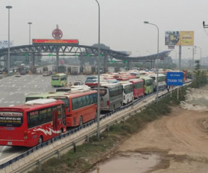 Gần 100 xe khách ra Hà Nội phản đối phân tuyến