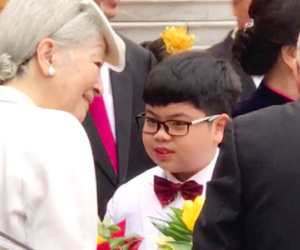 Cậu bé Việt có vinh dự tặng hoa Nhà vua và Hoàng hậu Nhật là ai?