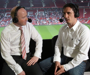 Gary Neville ủng hộ Mourinho đày ải Luke Shaw