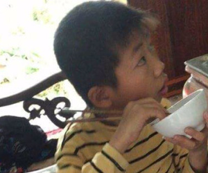 Hải Dương: Học sinh lớp 3 bị hỏng mắt vì bạn bắn que xiên thịt nướng trong giờ ra chơi