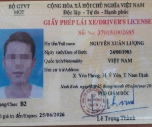 Tài xế chạy ôtô vào làn buýt nhanh dùng bằng giả