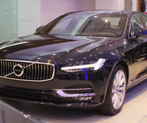 Xe Volvo chính hãng giá từ gần 2 tỷ đồng tại Hà Nội