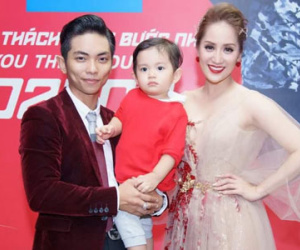 Clip con trai Khánh Thi "khiêu vũ" cùng mẹ gây sốt