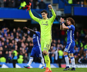 Courtois từ chối hợp đồng mới với Chelsea vì Real