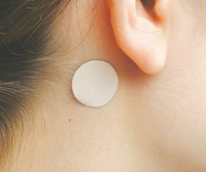 Nhập viện vì miếng dán say xe