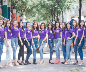 Thí sinh Hoa khôi du lịch Việt Nam 2017 khoe dáng trên phố