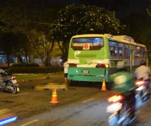 Xe buýt cán tử vong người đàn ông trong đêm ở Sài Gòn