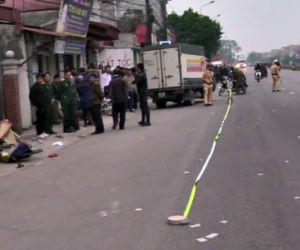 Xe tải mất lái, húc văng 5 em học sinh ở Hưng Yên