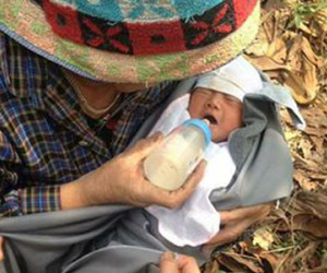 Bé trai mới sinh còn nguyên dây rốn bị bỏ rơi ở gốc tre