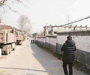 Cả làng ly hôn để đòi thêm tiền bồi thường