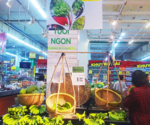 Chen nhau mua chuối "bán không lãi" giá 5.900 đồng/kg