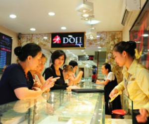 Giá vàng hôm nay 4/3: Đà đi xuống chưa dừng lại