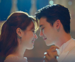 Người "đến sau": Nên yêu công khai hay "miệt mài" vụng trộm?