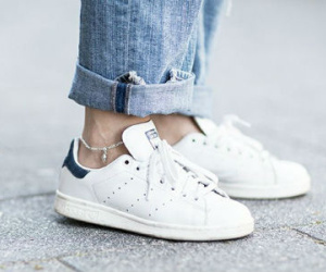 Sao ngoại chứng minh sneaker trắng không bao giờ lỗi thời