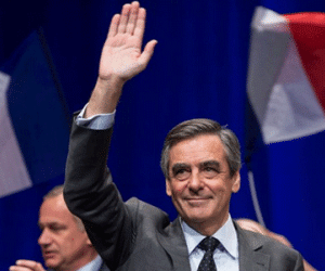 Ứng viên tổng thống Pháp Francois Fillon nhận thêm "quả đắng"
