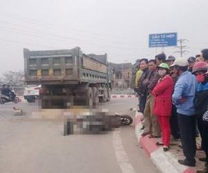 Va chạm với xe howo, hai người tử vong