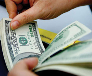 Bắt giữ người đàn ông đến ngân hàng đổi 100.000 USD cạo sửa