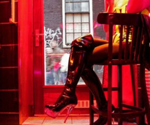 Gái bán dâm hé lộ cuộc sống ở quán bar Hong Kong