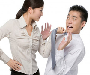 Vợ sếp lôi thôi, xấu xí nhưng cả công ty, gái xinh đến mấy cũng không dám tơ tưởng