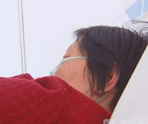 Bà mẹ U70 bị con trai ruột đánh gãy 11 chiếc xương sườn, thủng màng nhĩ tai trái