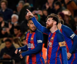 Barcelona dùng mức lương "Trung Quốc" giữ Messi