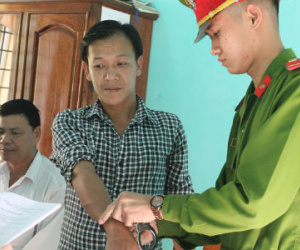 Bắt giam tài xế điều khiển xe biển xanh tông chết người rồi bỏ chạy
