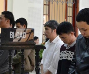Lĩnh án tù từ việc mời người lạ ăn bún chống đói