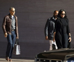 Obama tươi cười xuất hiện cùng vợ giữa nghi án 'nghe lén'