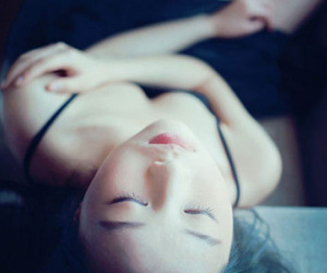Cay đắng ngay đêm tân hôn đã bị cho uống thuốc ngủ