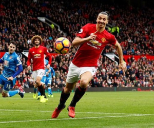 Giữ Ibrahimovic, MU mất hơn nửa triệu bảng mỗi tuần
