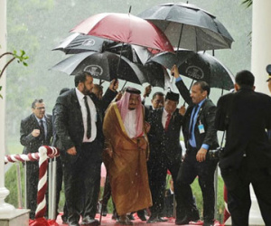 Indonesia điều 2 tàu chiến bảo vệ chuyến nghỉ mát của vua Saudi Arabia