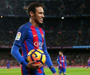 Neymar cá cược sút tung lưới PSG 2 lần với đồng đội