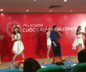 Phó tổng Giám đốc Viettel tiếp tục thể hiện mình là "fan cứng" của Sơn Tùng MTP với hit "Nơi này có anh"