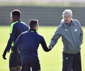 Sanchez bắt tay chấm dứt mâu thuẫn với Wenger