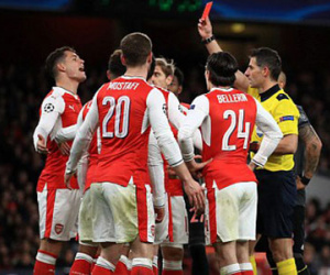 Arsene Wenger: "Tôi xin lỗi người hâm mộ, nhưng chính trọng tài đã giết chết trận đấu"