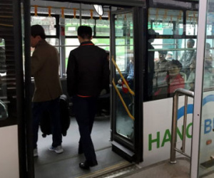 Báo cáo lên UBND TP Hà Nội về nghi vấn xe buýt nhanh “đội giá”