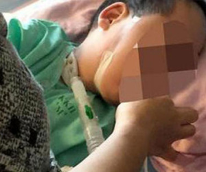 Cha mẹ chết lặng phát hiện người giúp việc ngược đãi con trai 12 tuổi đang nằm liệt giường
