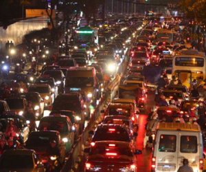Hà Nội: Nhích từng ly di chuyển tối 8/3