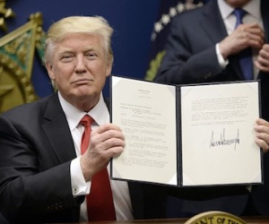 Lệnh cấm nhập cư mới của ông Trump "rất khó bị chặn"