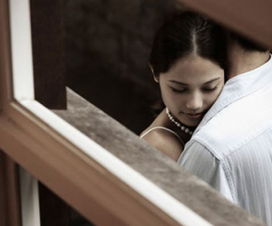 Người tình kém 17 tuổi xin có con với tôi rồi làm mẹ đơn thân
