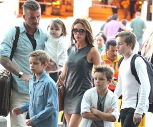 Victoria Beckham: “Không nên mặc cảm tội lỗi mà hãy tự hào khi là một người mẹ bận việc”