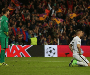 Chùm ảnh: Cầu thủ PSG thất thần sau trận thua không tưởng