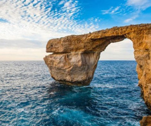 Cổng vòm đá Azure Window nổi tiếng sụp xuống biển