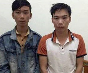 Hai thanh niên cướp điện thoại từ người giao hàng rồi tẩu thoát