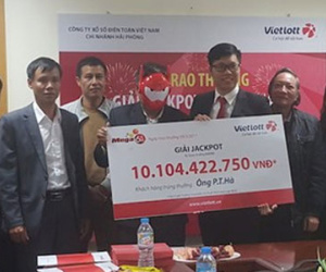 Khách hàng Quảng Ninh nhận hơn 10 tỷ đồng trúng Vietlott