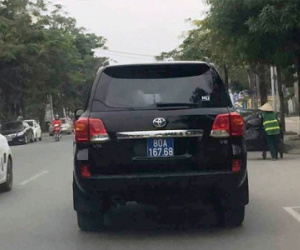 "Lộ diện" chiếc Land Cruiser thứ 2 doanh nghiệp tặng Nghệ An