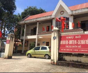 Phó bí thư thị đoàn vật ngã Chủ tịch thị xã sau khi uống rượu