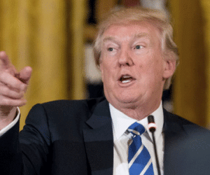 Sắc lệnh nhập cảnh của ông Trump: “Lớp sơn mới” trên chiếc “xe cũ”